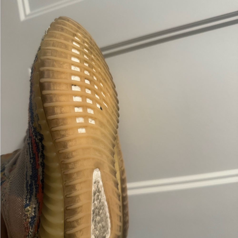 adidas Yeezy Boost 350 V2 - Picture 6 of 7